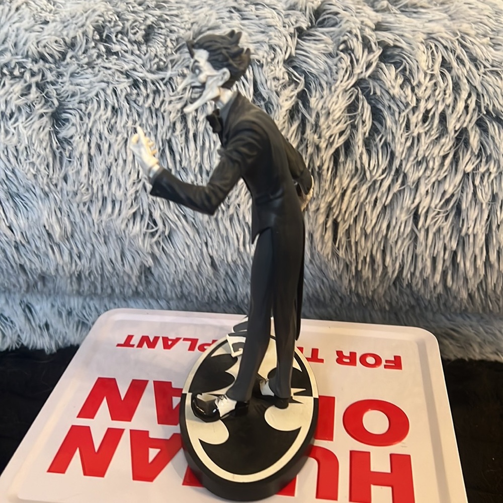 Joker Jim Lee black and white statue - Picture 3 of 8